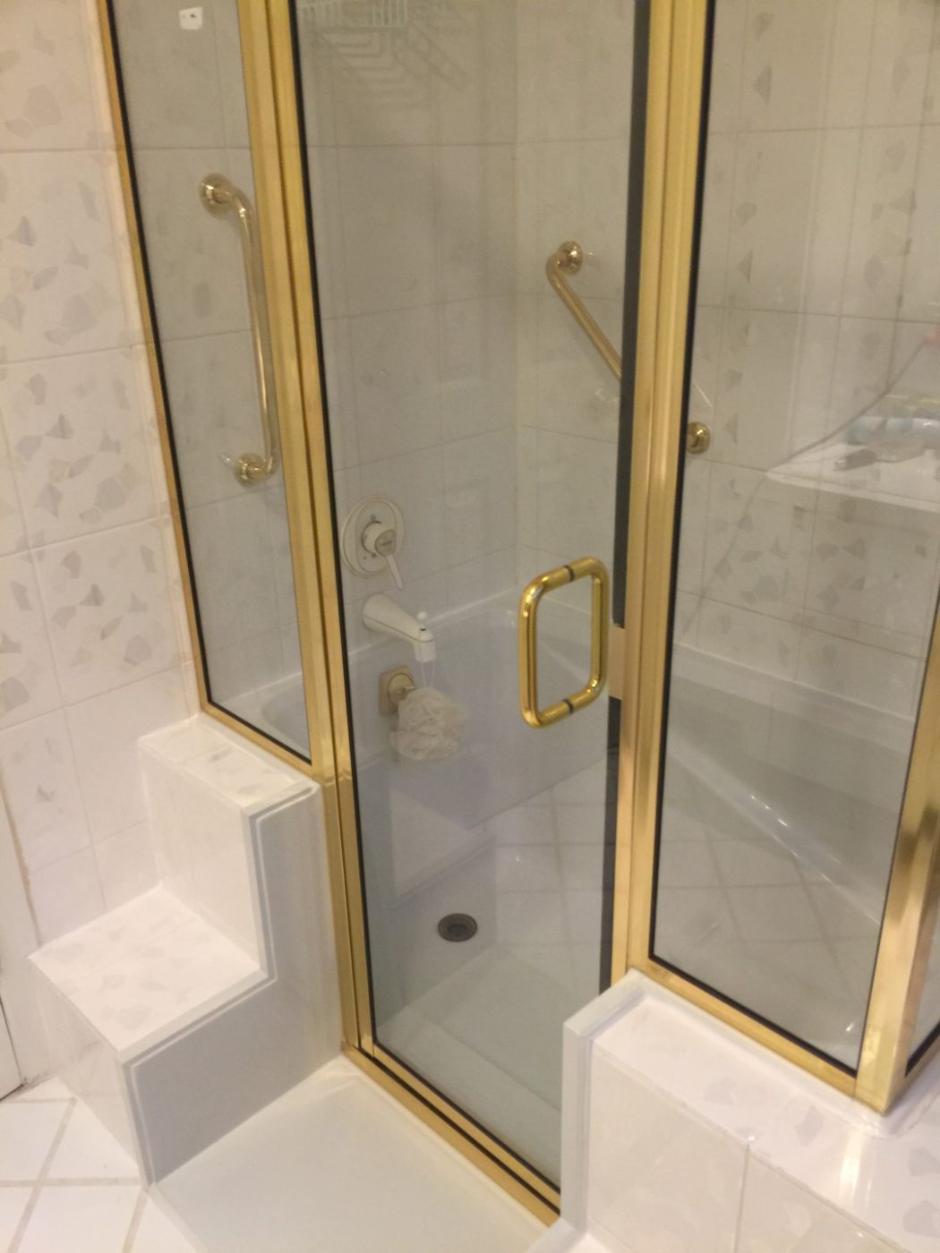 How Much Does Tub-to-Shower Conversion Cost? (2024)